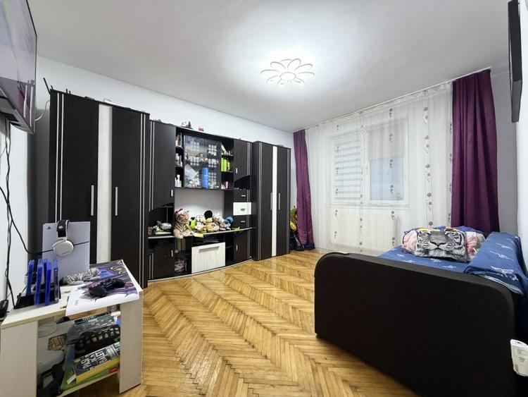 Apartament 3 camere, decomandat, 64mp utili, etaj 3 - Piata Doina - 2
