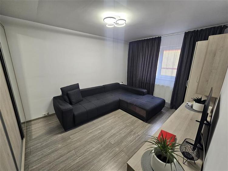 Resita, Garsoniera, Renovata, Mobilata+Utilata, Et. 2, Micro 4 - 24