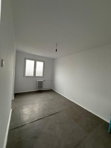 Vanzare Garsoniera Metrou Parc Drumul Taberei, Piata Moghioros - 1