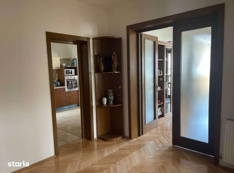 Casa NOUA 6 camere 7 bai teren 1.300 mp ,panouri foto-voltaice Orlat - 4