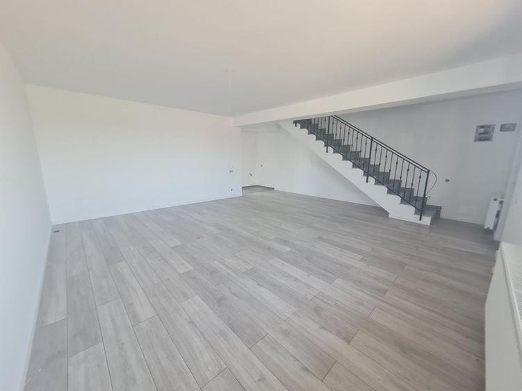 Vila cu 4 camere,2 bai,finisaje deosebite,curte 330 mp - 3