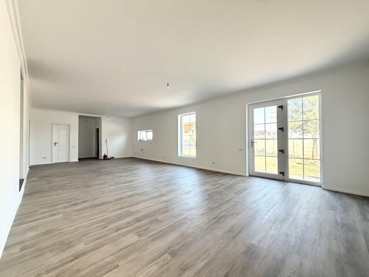 Duplex top, despartit prin garaj, 5 camere, 218 mp utili - Ghiroda - 2