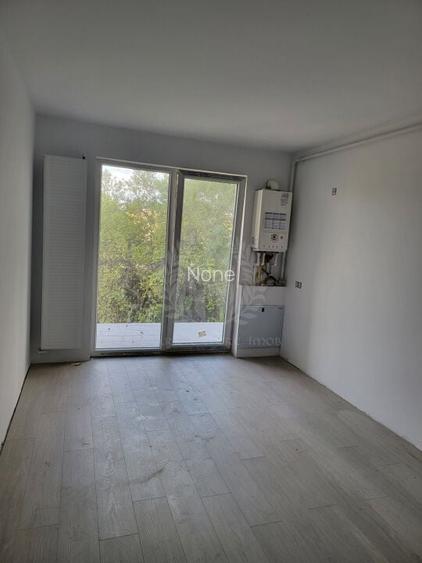 // 2 CAMERE// WHITE TOWER//