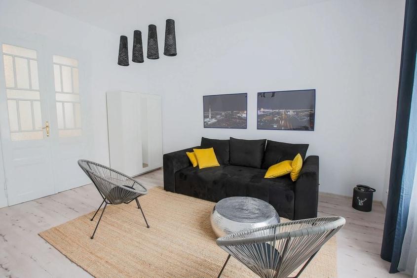 Chirie, apartament 2 dormitoare, central 550 E/lună (neg). Comision 0. - 15