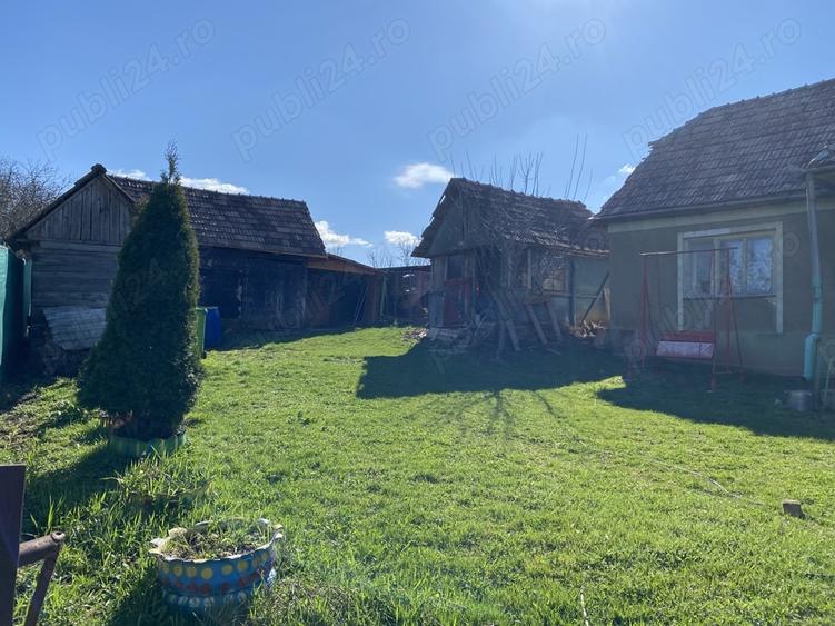 Casa demolabila (nelocuibila)de vanzare la tara com Mociu - 2