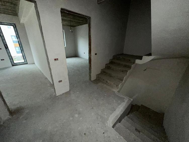 CASE TIP DUPLEX, 6 CAMERE, TOATE UTILITATILE, CENTRALA, COMISION 0% - 8