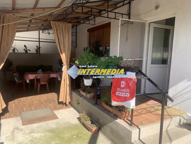Casa de vanzare 5 camere teren aferent 1410 mp cu toate utilitatile zona Oarda - 10