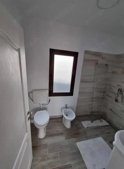 A 38 Proprietarul vinde 2 case cu 510 mp teren in ?erbane?ti Bacau - 12