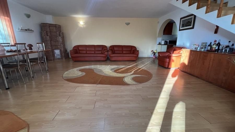 REV2005197 Casa mobilata si utilata cu vedere frumoasa - 5