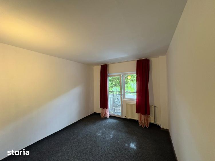Apartament cu 4 camere decomandat în Central