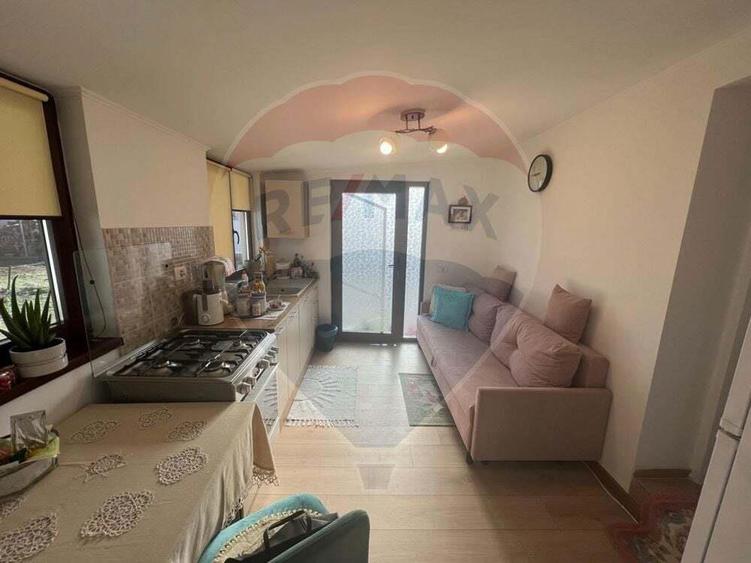 Casa Golesti cu 2 camere- teren 1296mp - 2