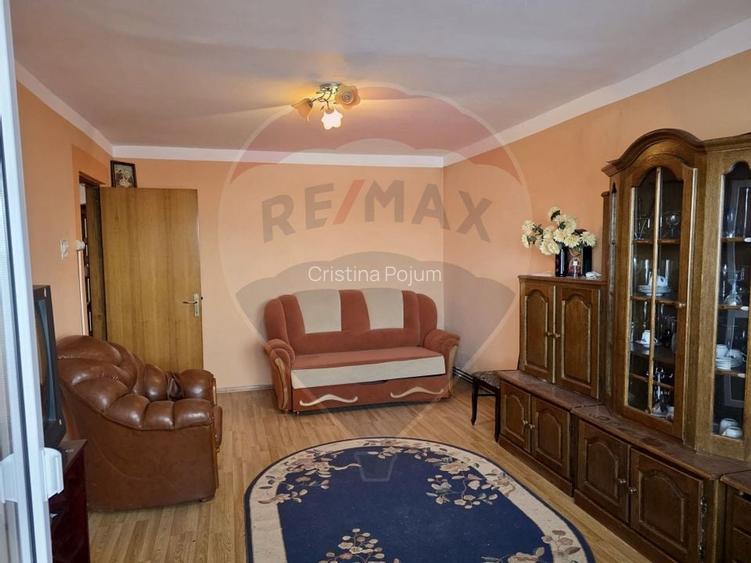 Apartament cu 3 camere de vanzare, str Bucovinei- zona Mioritei