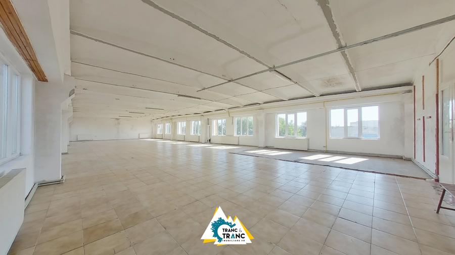 Clădire împunătoare de 540 mp pe 2 nivele în Sânnicolau Mic - 13