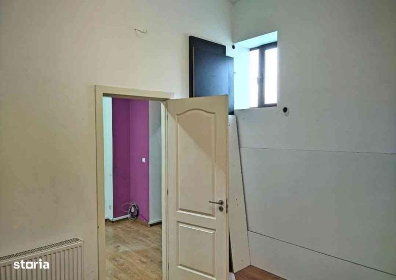 Spatiu de inchiriat, vitrina, vis a vis de McDonalds - Gara Mare - 2