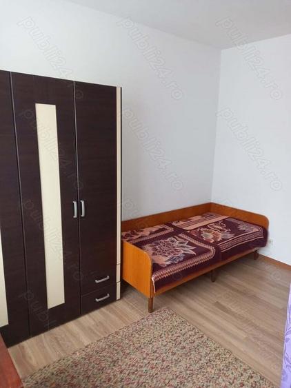 Gars sud 21 mp. Etaj 2, de pe revolu?iei langa circa sud - 4