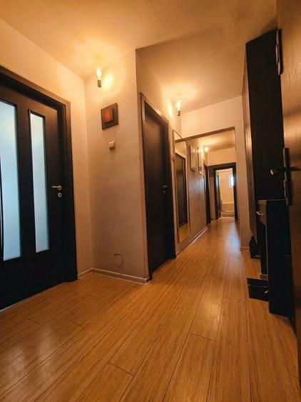 Apartament cu 3 camere decomandat în Far