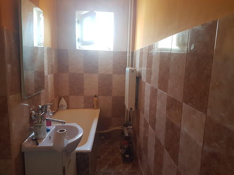 Apartament doua camere, nedecomandat, etaj trei, CT, termopan, balcon, geam baie - 13