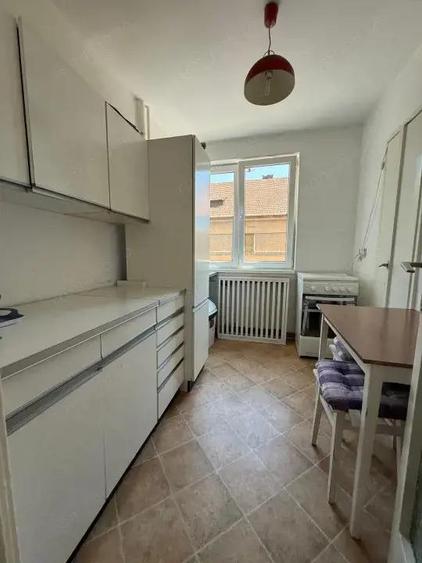 Apartament 3 camere, semidecomandat, etaj 2, 57 mp utili, zona Piata 700 - 5