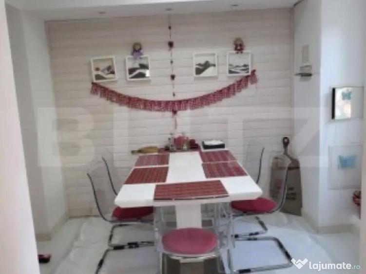 Proprietate Exclusivista: 2 Case, Piscina ?i Teren de Ten - 8