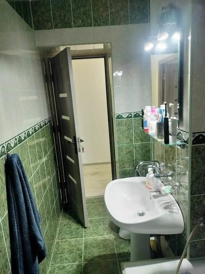 Apartament 2 camere semidecomandat,ploiesti,zona vest -podul inalt,etj 2 pe mijloc - 4