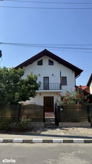 Casa pe Bulevard, vis-a-vis de Trattoria, Ramnicu Valcea - 1