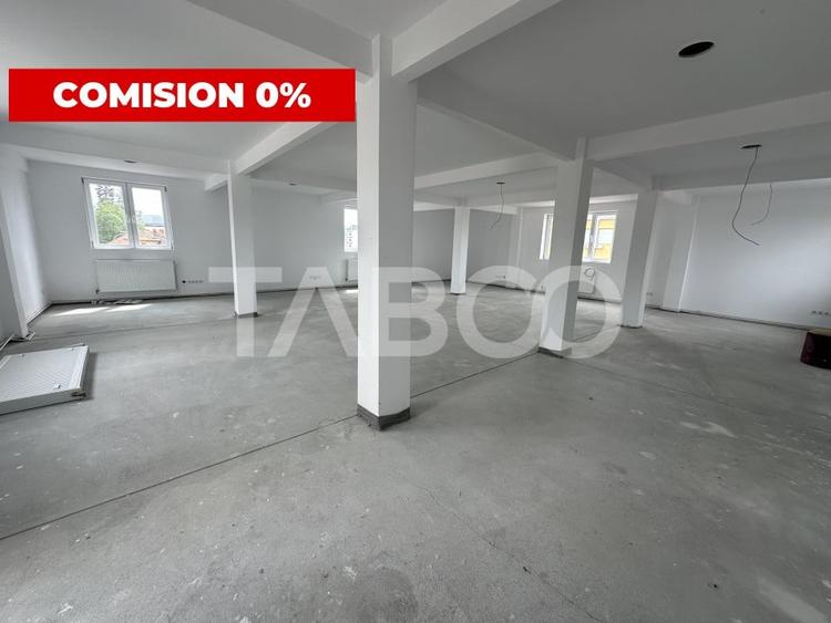 Spatiu comercial cu vitrina pe 3 niveluri cu suprafata utila de 915mp - 1