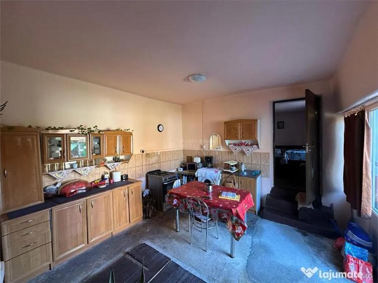 Casa Solida, pentru Familie extinsa, cu Gradina si Teren, D - 5