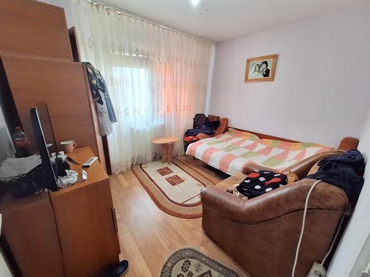 Apartament 2 camere semidecomandat , zona Ura - 3