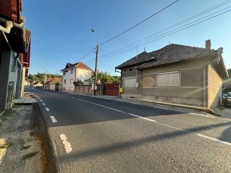 Casa de vanzare Sebesel, jud. Alba 8 km de Sebes, traseu Transalpina - 8