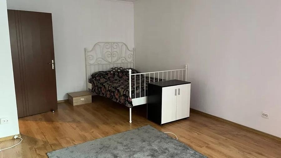 Garsonieră decomandată în Tei