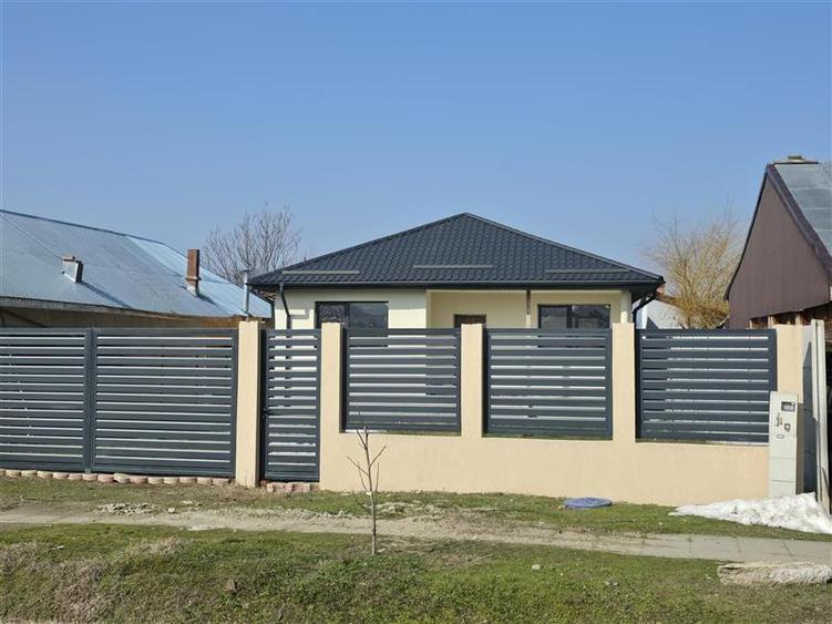 Casa noua la gri - Gostinari - 3 camere - 110mp - 700mp teren - - 1