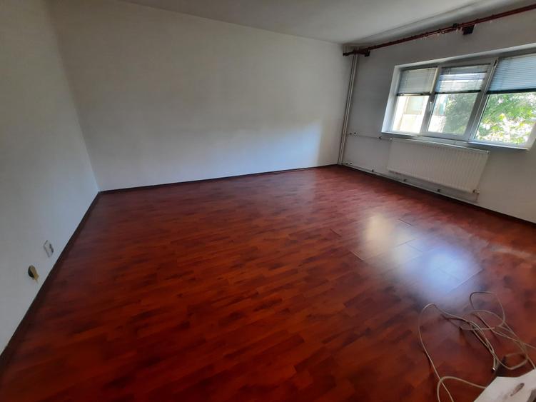 Apartament cu 3 camere decomandat în 13 Septembrie