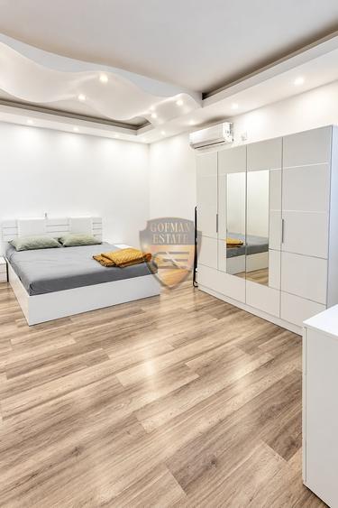 Casă individuală cu 8 camere cu Canalizare în Brătianu