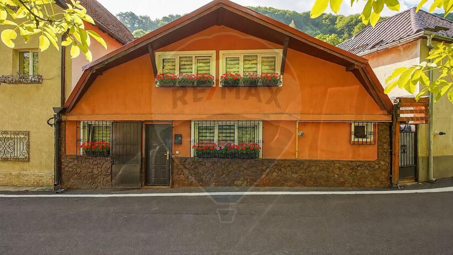 TRAIESTE LA POALELE PADURII!CASA 3 CAMERE APROAPE DE PTR. LUI SOLOMON - 1