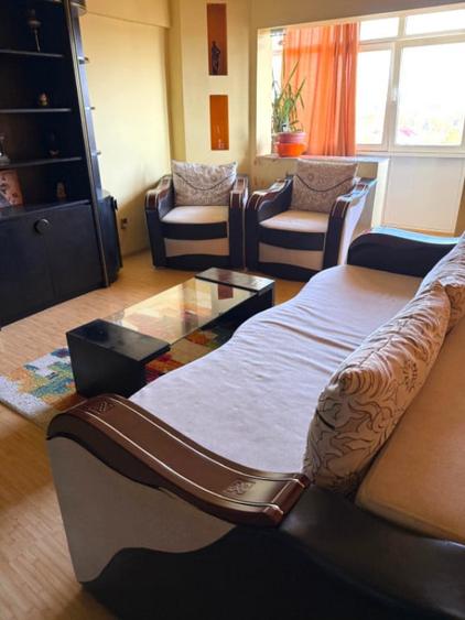 Apartament cu 2 camere decomandat în 1 Mai