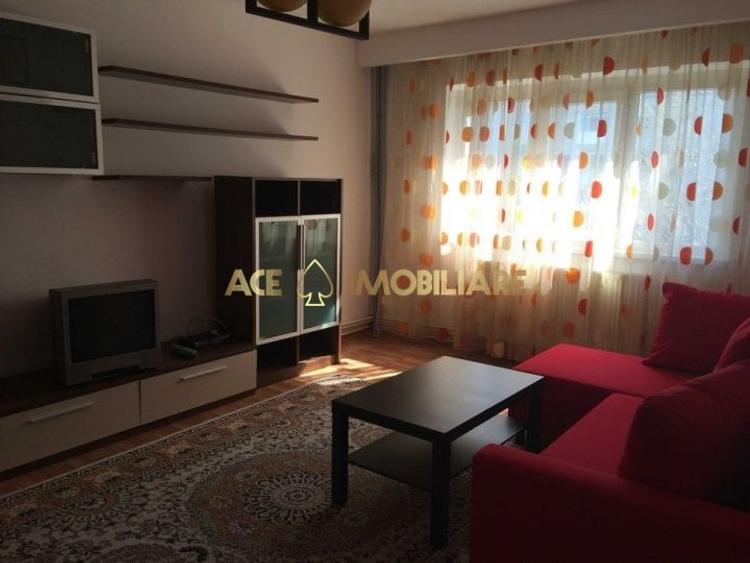 Apartament cu 4 camere decomandat, mobilat în Băneasa