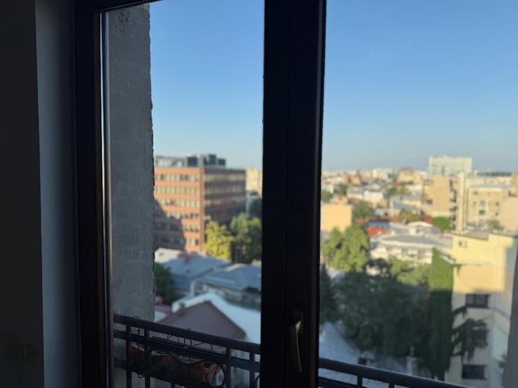 Apartament cu 4 camere semidecomandat, mobilat în Universitate