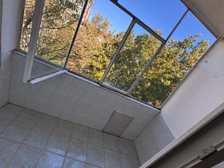 Apartament cu 3 camere semidecomandat în Circumvalațiunii