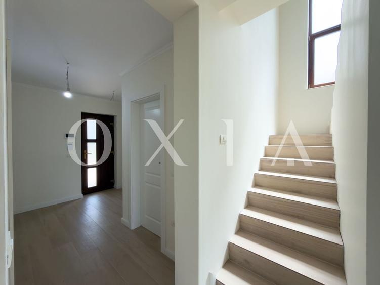 Duplex cu 5 camere cu Canalizare în Dumbrăvița