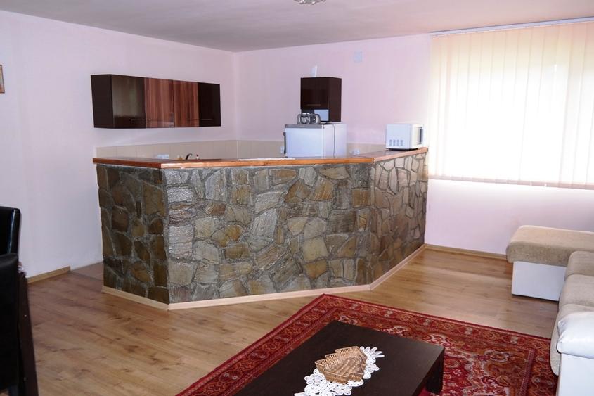 Casă individuală cu 5 camere cu Teren 335 Mp în Central