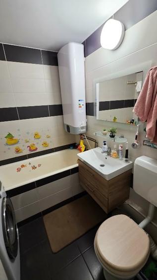 Apartament cu 3 camere semidecomandat, mobilat în Lujerului