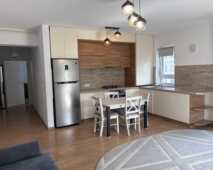 Apartament cu 3 camere decomandat, mobilat în Central