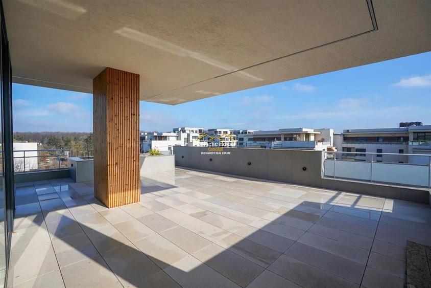 Penthouse cu 5 camere decomandat în Băneasa