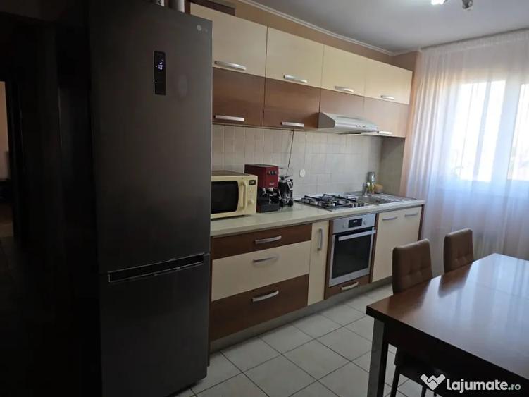 Apartament cu 3 camere decomandat în Rogerius