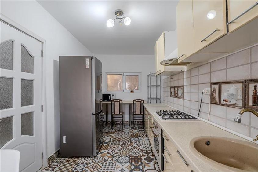 Duplex cu 4 camere cu Canalizare în Central