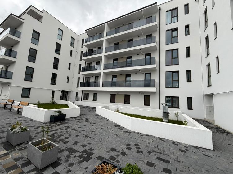 Apartament cu 2 camere semidecomandat, mobilat în Florești