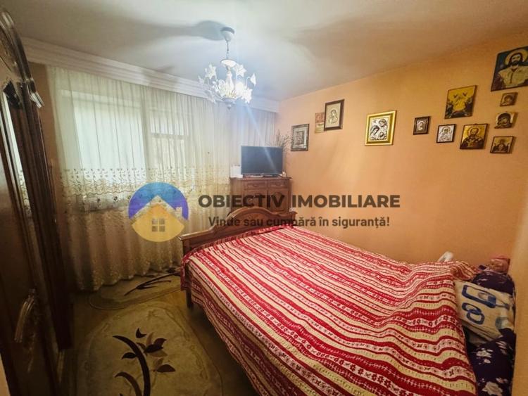 Apartament cu 3 camere decomandat, mobilat în Central