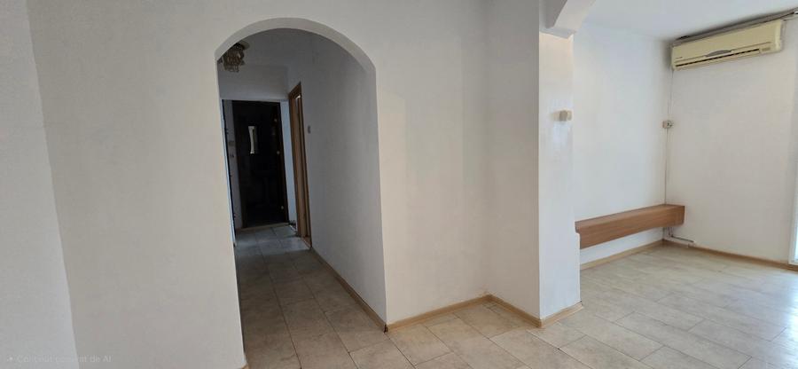 Apartament cu 3 camere decomandat în Micro 6