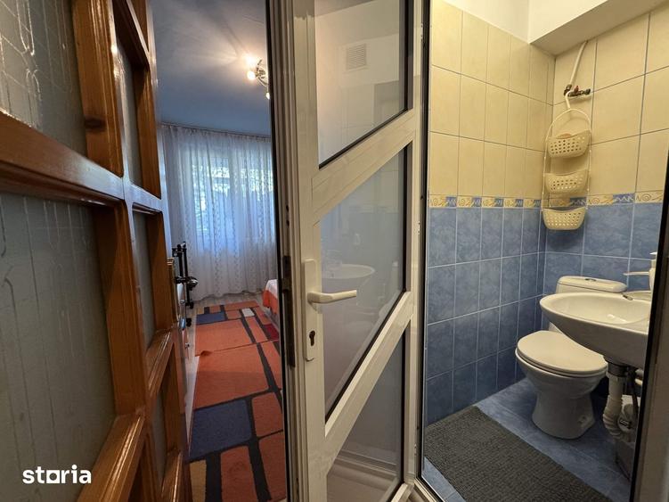 Apartament cu 3 camere semidecomandat în Central