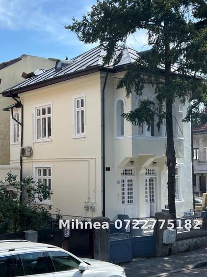 Casă individuală cu 11 camere cu Canalizare în Capitale